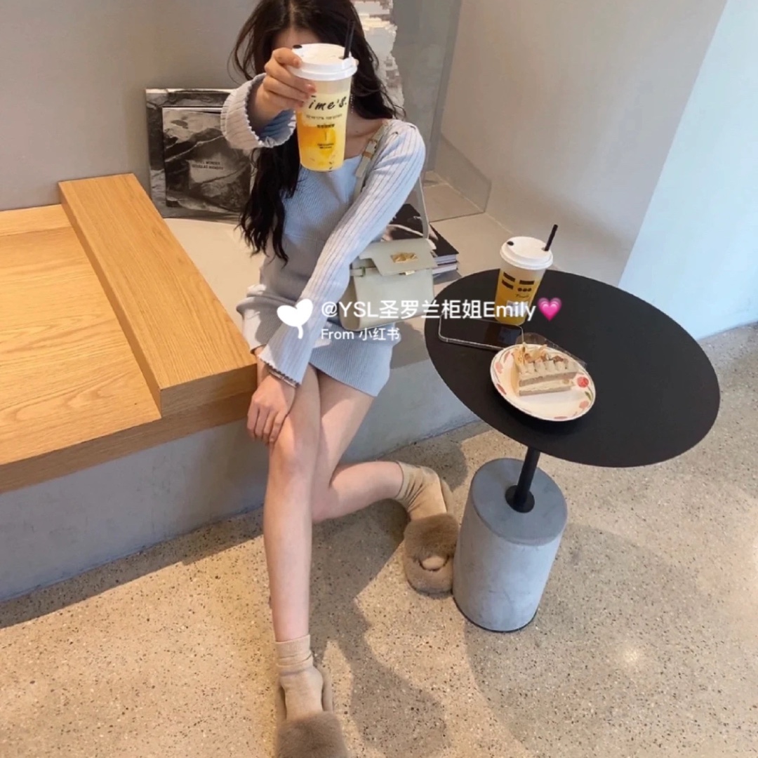 YSL 𝙈𝙖𝙣𝙝𝙖𝙩𝙩𝙖𝙣 𝟮𝟰𝙘𝙢 牙签纹法棍包 675626白色/金扣