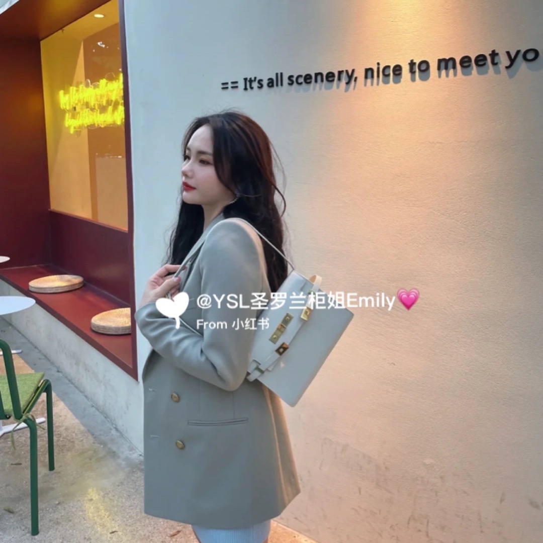 YSL 𝙈𝙖𝙣𝙝𝙖𝙩𝙩𝙖𝙣 𝟮𝟰𝙘𝙢 牙签纹法棍包 675626白色/金扣