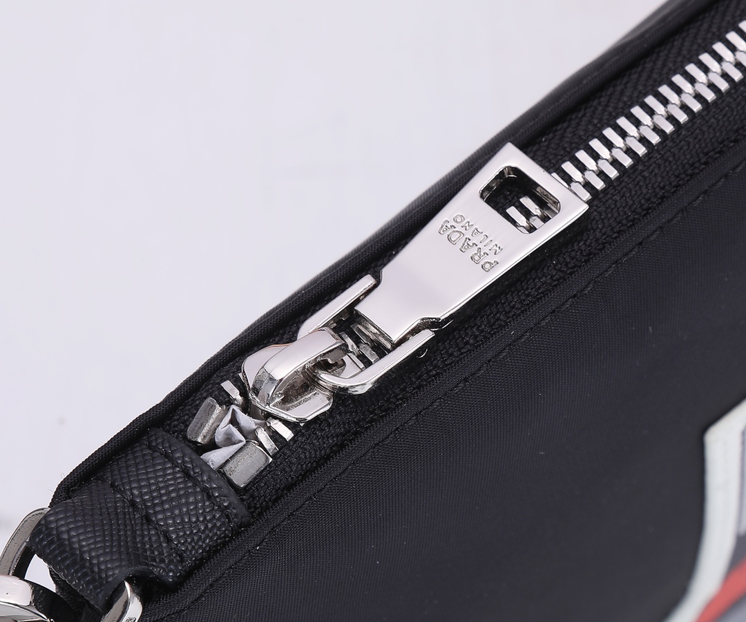 Prada 配 盒子新款首发 Pra最新款尼龙手拿包