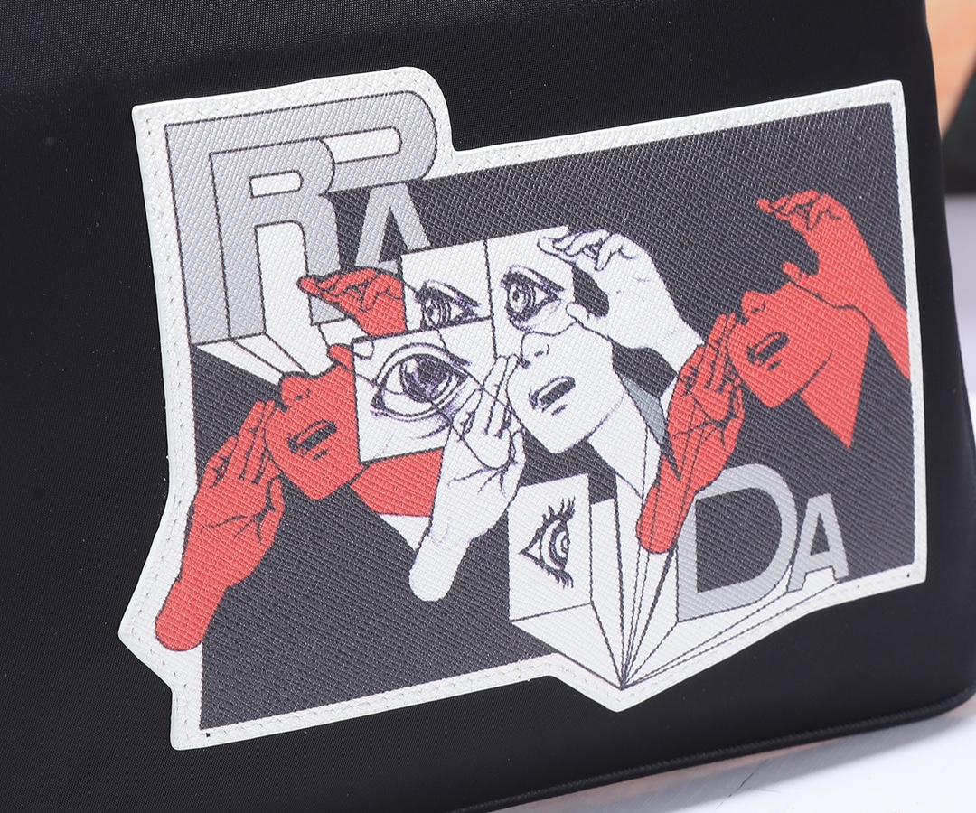 Prada 配 盒子新款首发 Pra最新款尼龙手拿包