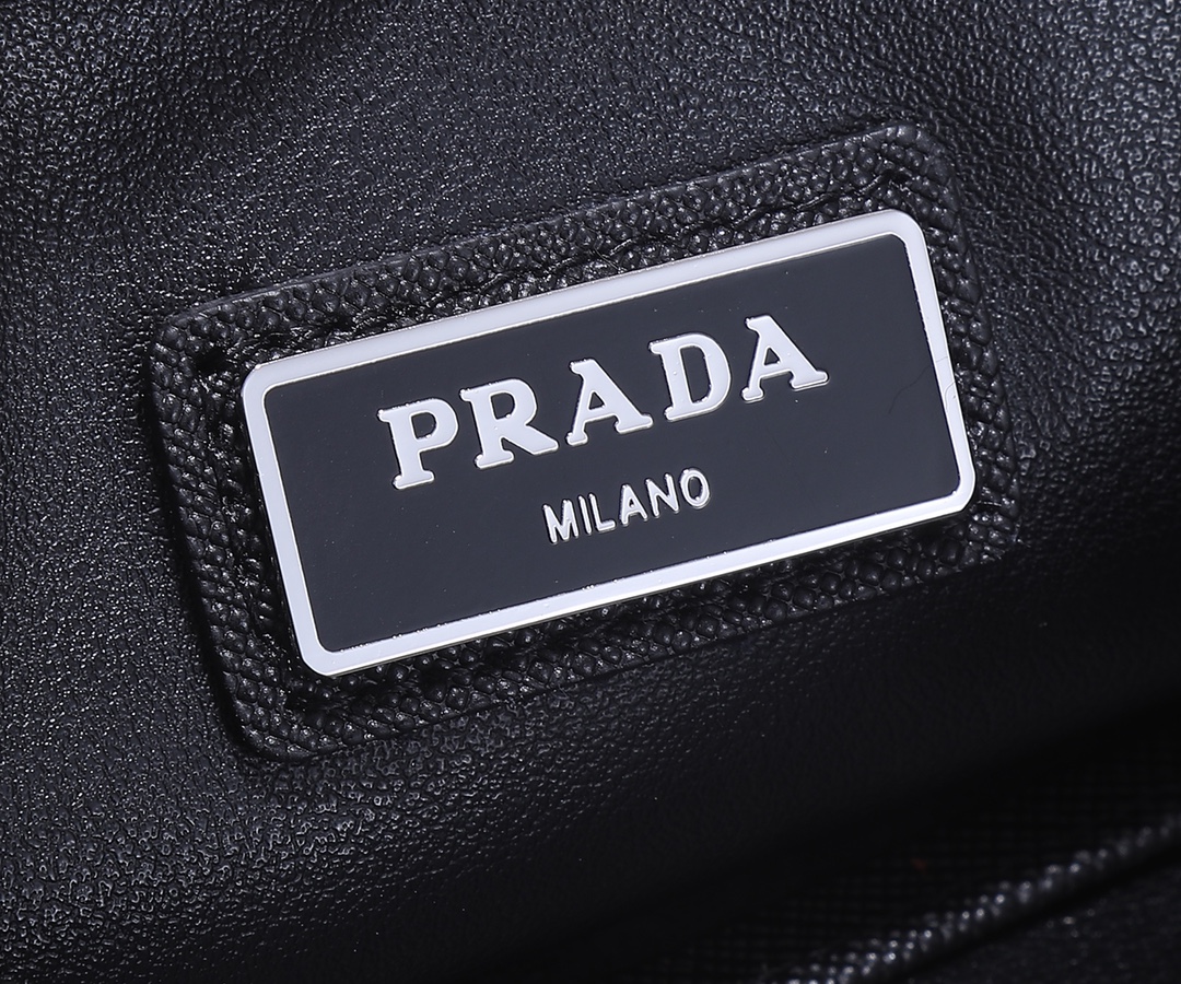 Prada 配 盒子新款首发 Prada 最新款男士手拿包