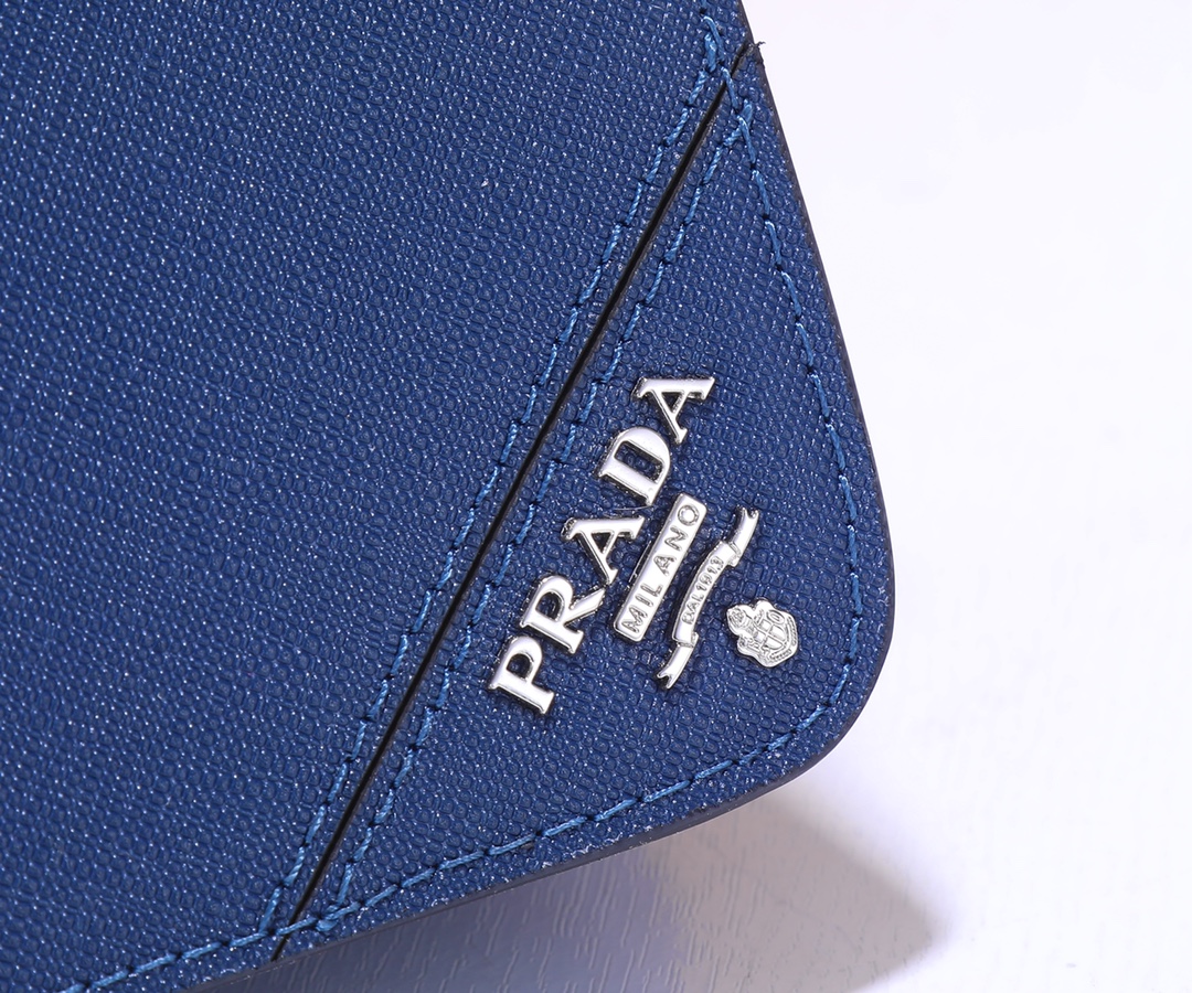 Prada 配 盒子PRADA男士手包 升级版 开发 型号0058 颜色：黑色和蓝色/边角散字唛