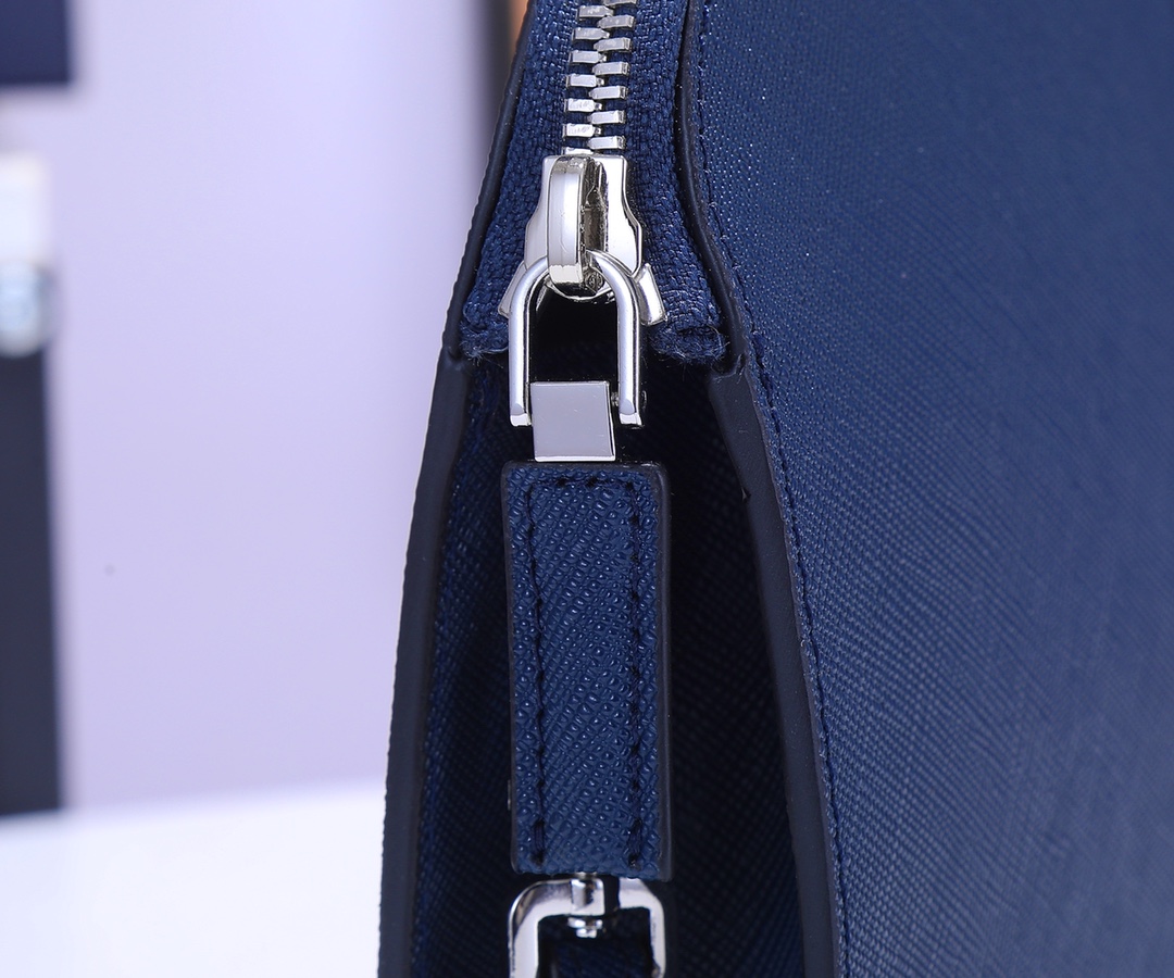 Lacoste 配 盒子PRA男士手包 最新款式 开发