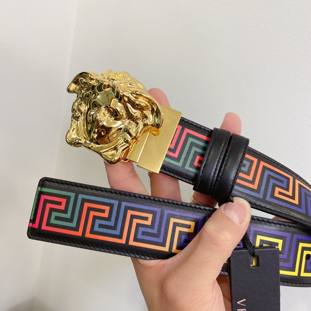 VERSACE此款双面腰带采用优质s