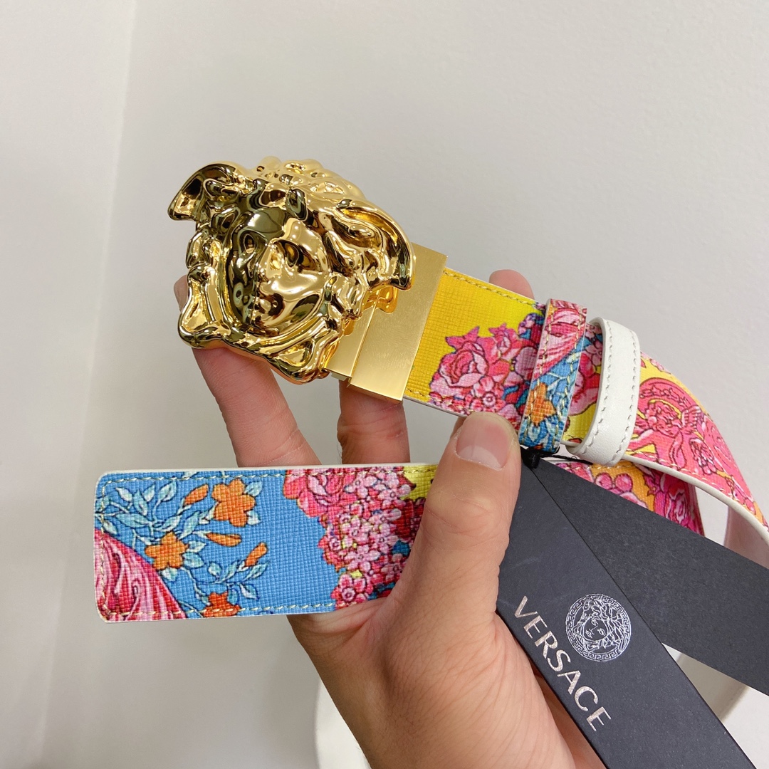 VERSACE此款双面腰带采用优质s