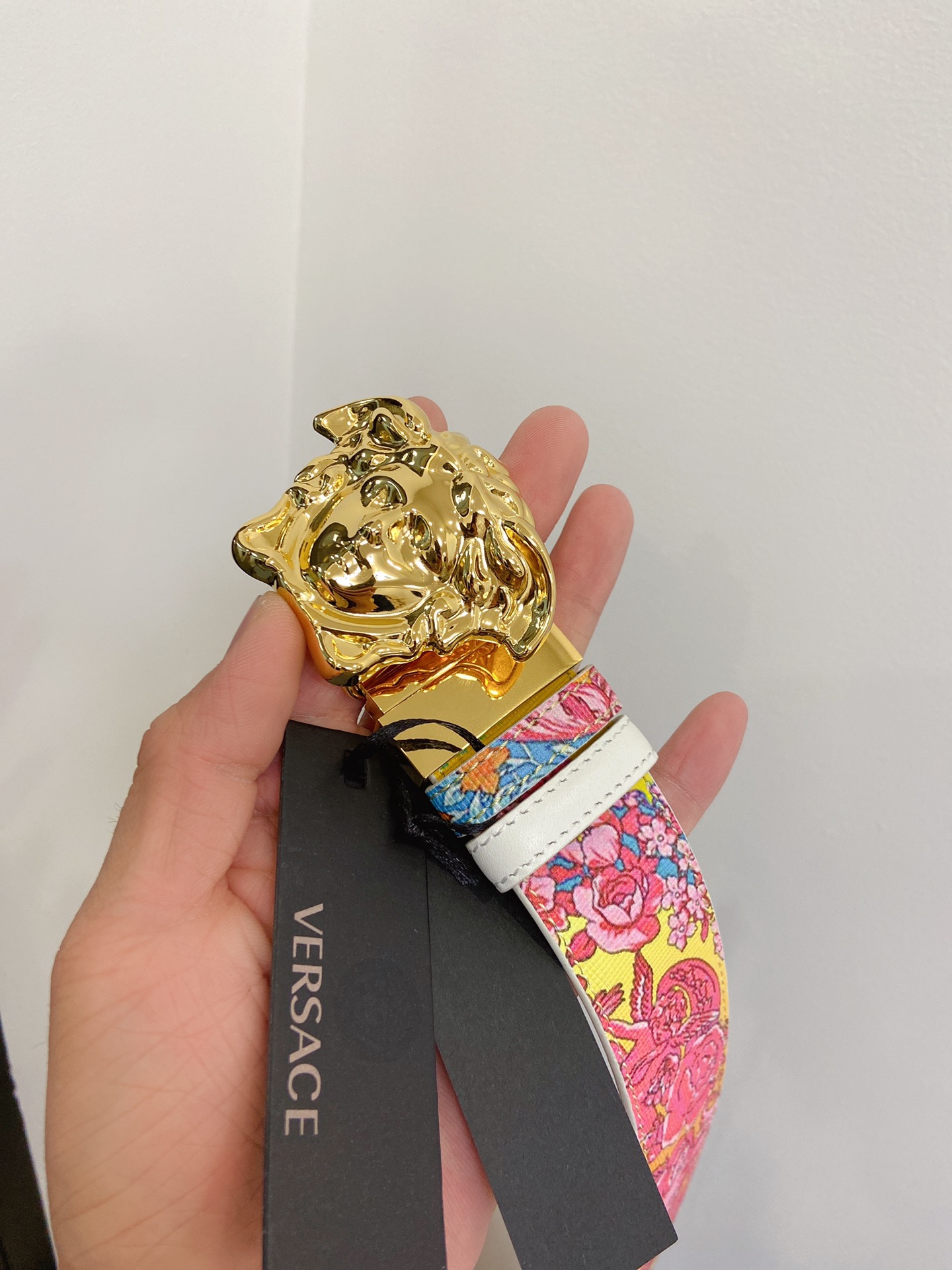 VERSACE此款双面腰带采用优质s