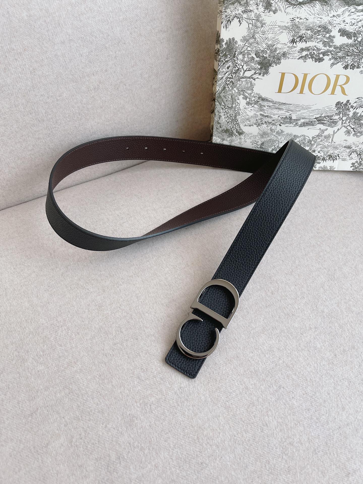 Dior.迪奥全套包装男士休闲皮带系