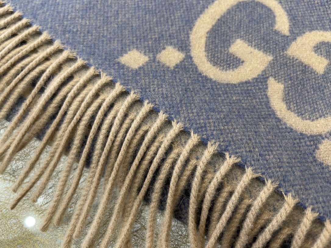 GUCCI古驰GG图案流苏细节纯羊绒围巾674275
