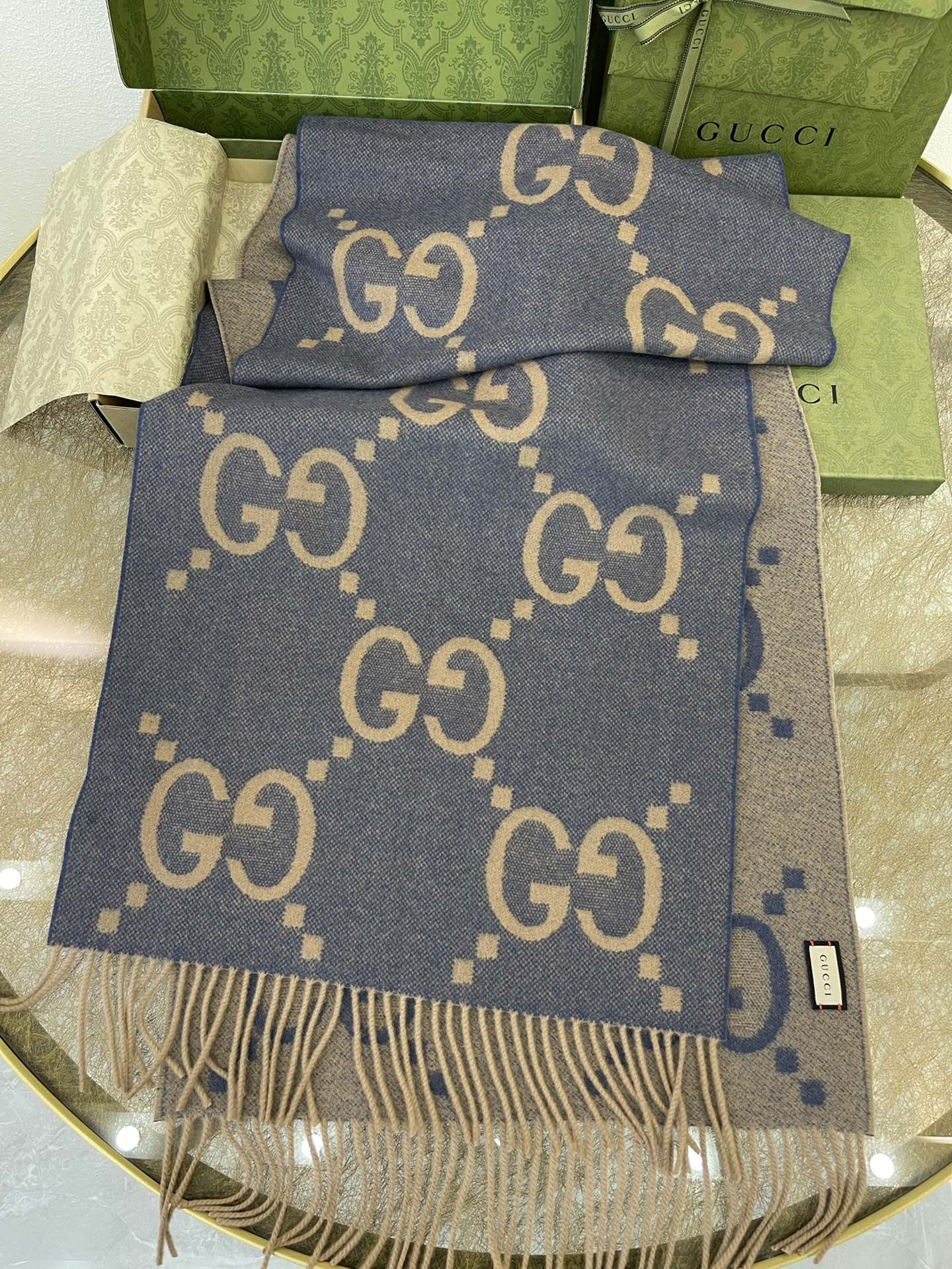GUCCI古驰GG图案流苏细节纯羊绒围巾674275