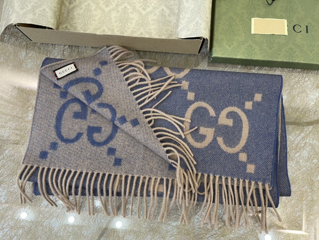 GUCCI古驰GG图案流苏细节纯羊绒围巾674275