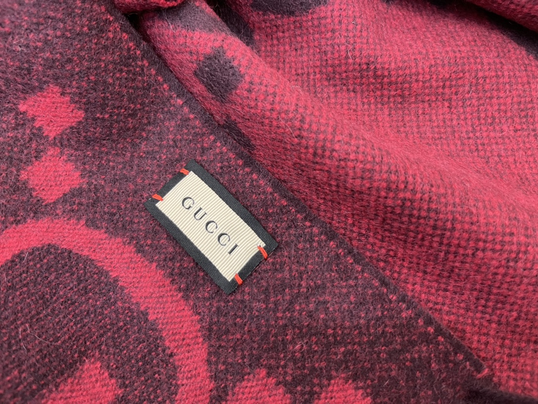 GUCCI古驰GG图案流苏细节纯羊绒围巾674275