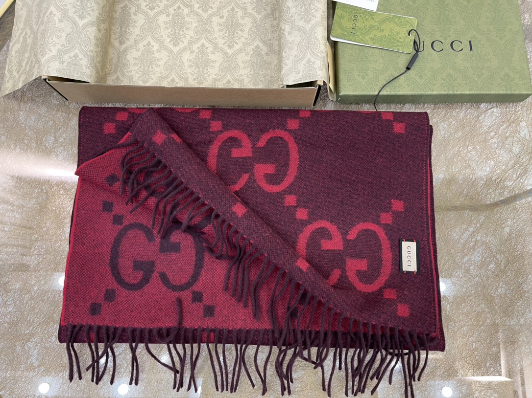 GUCCI古驰GG图案流苏细节纯羊绒围巾674275