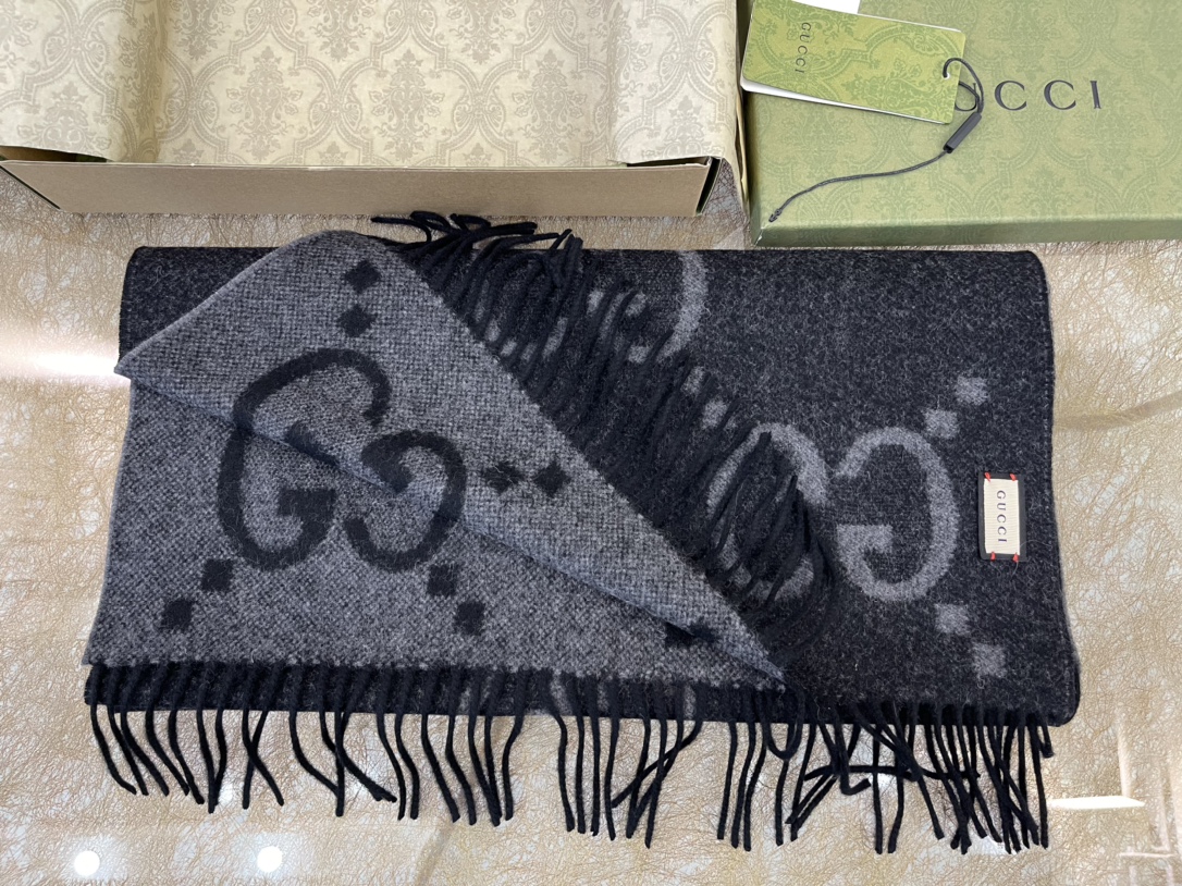 GUCCI古驰GG图案流苏细节纯羊绒围巾674275