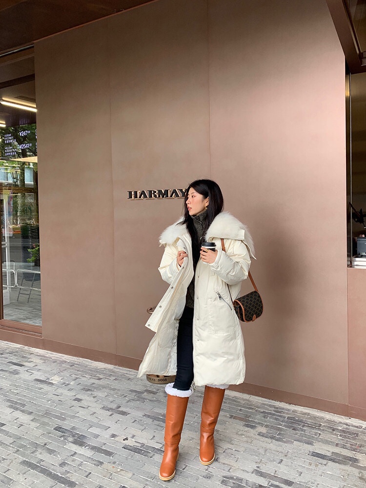 Celine The bag is small and cute, and the capacity is quite enough for daily use. It has its own compartment design, which is very convenient for