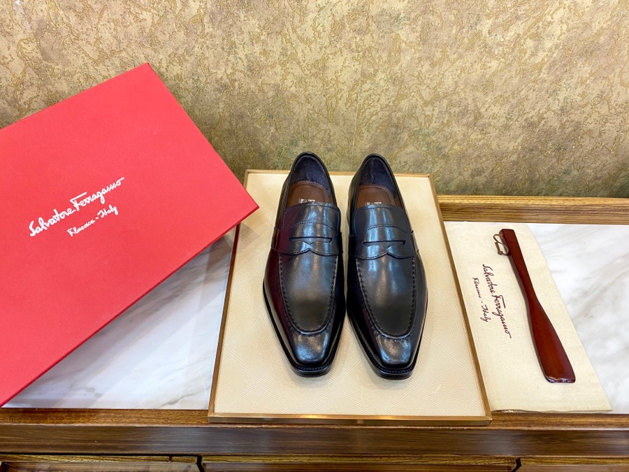 NO:621404,[Original item] Fila*Gemou batch latest high-end high-quality imported original cowhide leather, soft and delicate, excellent gloss, showing an extraordinary luxurious texture. The appearance of the shoe body is simple and elegant, and the Loaf design injects a little design beauty into the whole. Leisure and business, enjoy high-end taste 38/45;,,loafers,cowhide19860909【原单货】菲拉*格慕 批 最新款 高端精品进口原版牛皮制作,柔软细腻,光泽度极佳,呈现出非一般的奢华质感.鞋身外观简约大方,乐福设计为整体注入了些许的设计美感 休闲商务 尊享高端品味 38/45；,,loafers,cowhide,Men's shoes