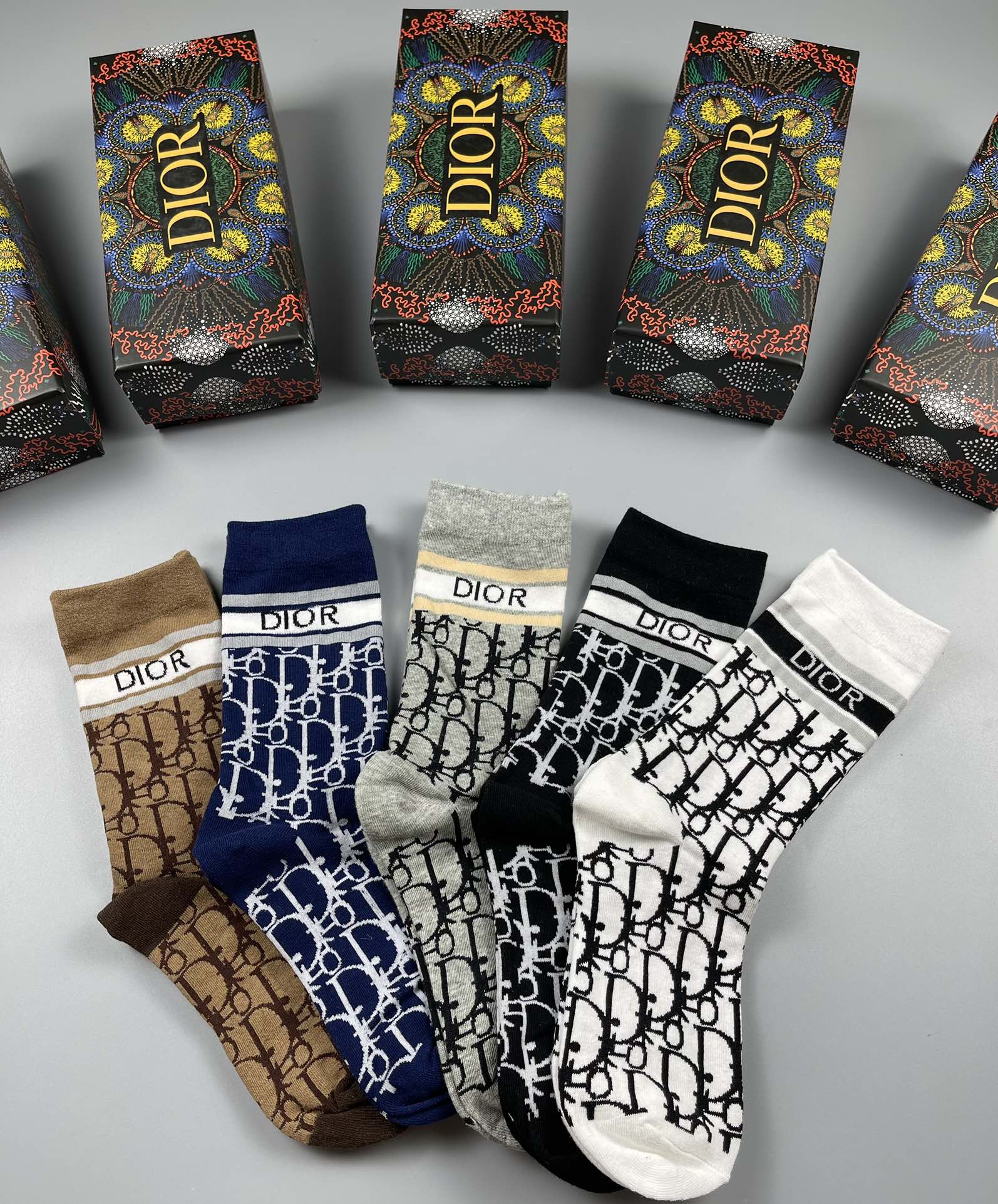 💛配包装Dior（迪奥）新款中长筒款堆堆袜袜子！一盒五双， 专柜同步筒款袜子，💛大牌出街，潮人必备🔥超好