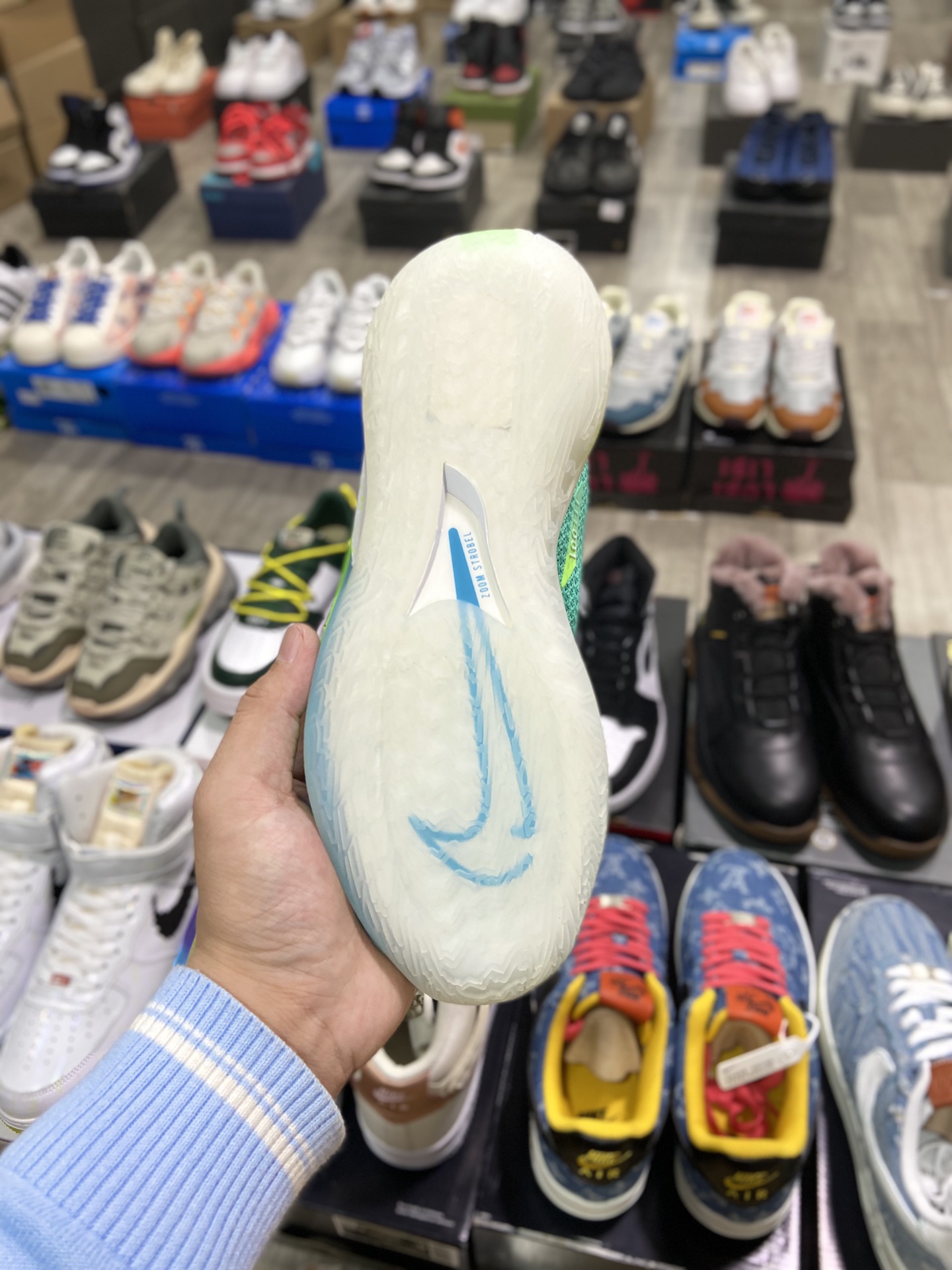 240 耐克Nike Air Zoom G.T.Cut男女篮球鞋 G.T. Cut专为力求在场上大展身手的篮球运动员打造CZ0176-003