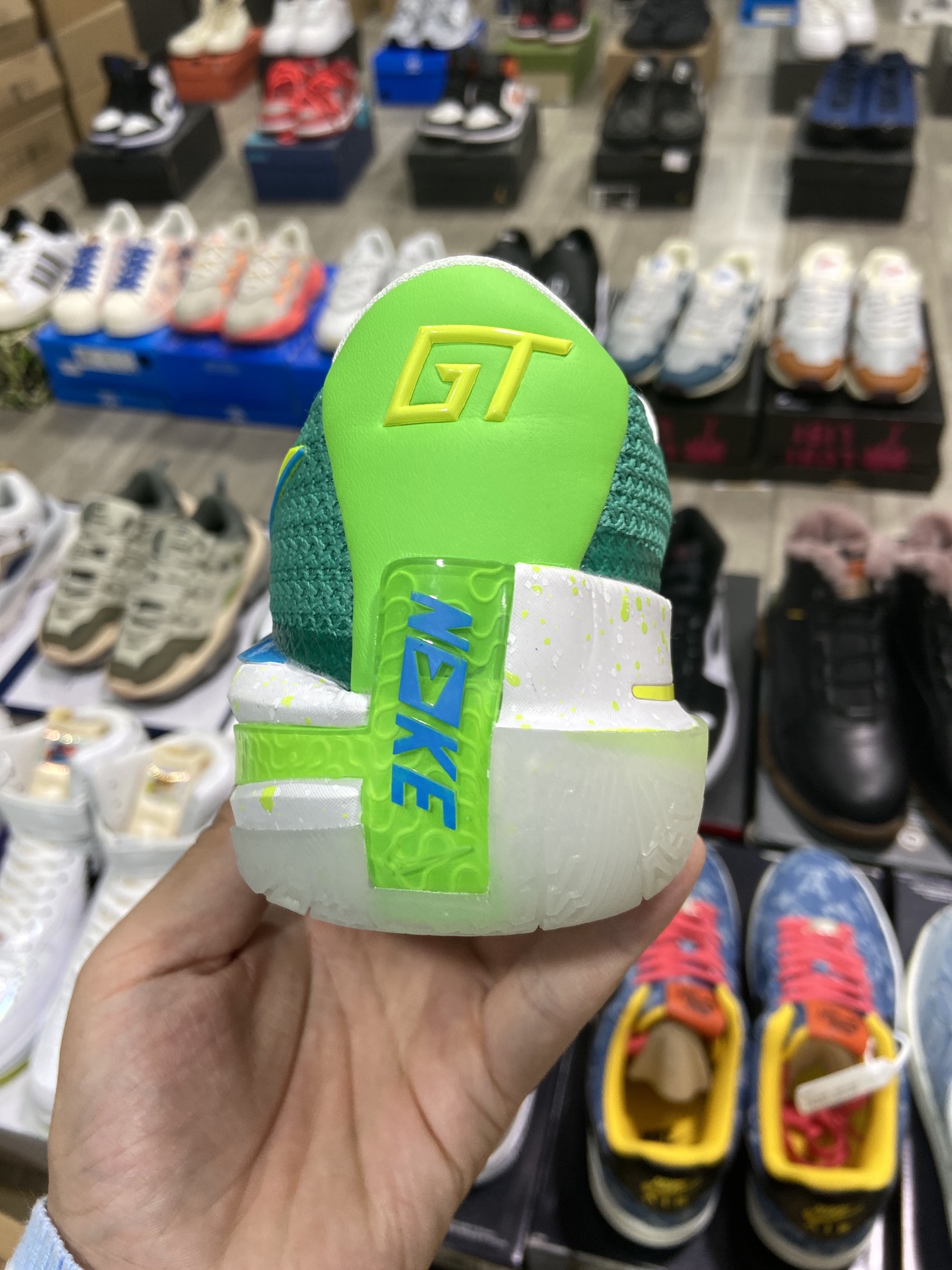 240 耐克Nike Air Zoom G.T.Cut男女篮球鞋 G.T. Cut专为力求在场上大展身手的篮球运动员打造CZ0176-003