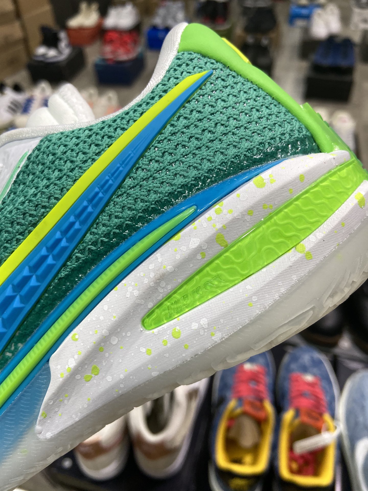 240 耐克Nike Air Zoom G.T.Cut男女篮球鞋 G.T. Cut专为力求在场上大展身手的篮球运动员打造CZ0176-003