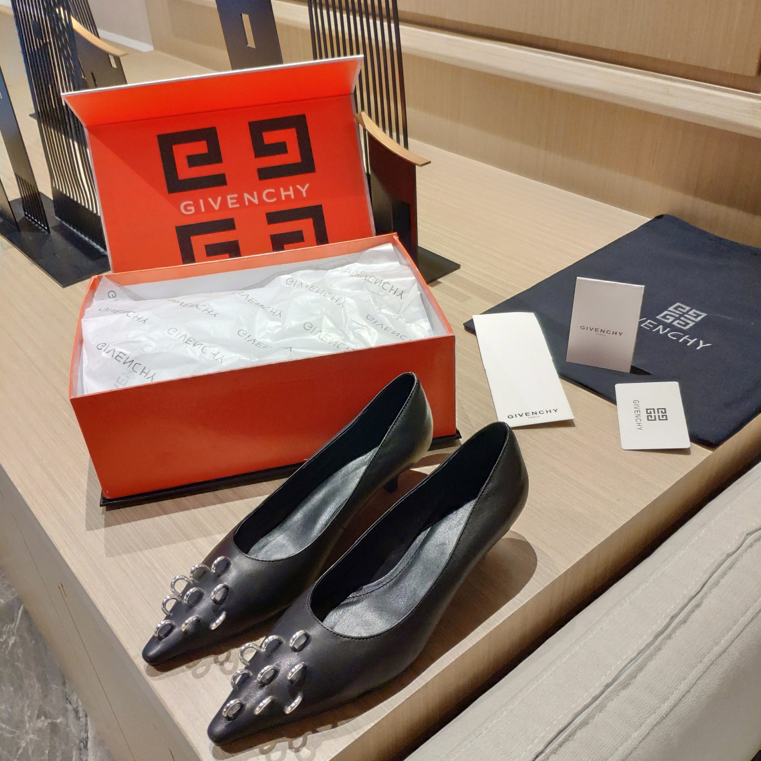 Givenchy 2023 Spring Shoe Collection: Unique Style, Comfortable and Stylish, Italian Craftsmanship. - 图片 1