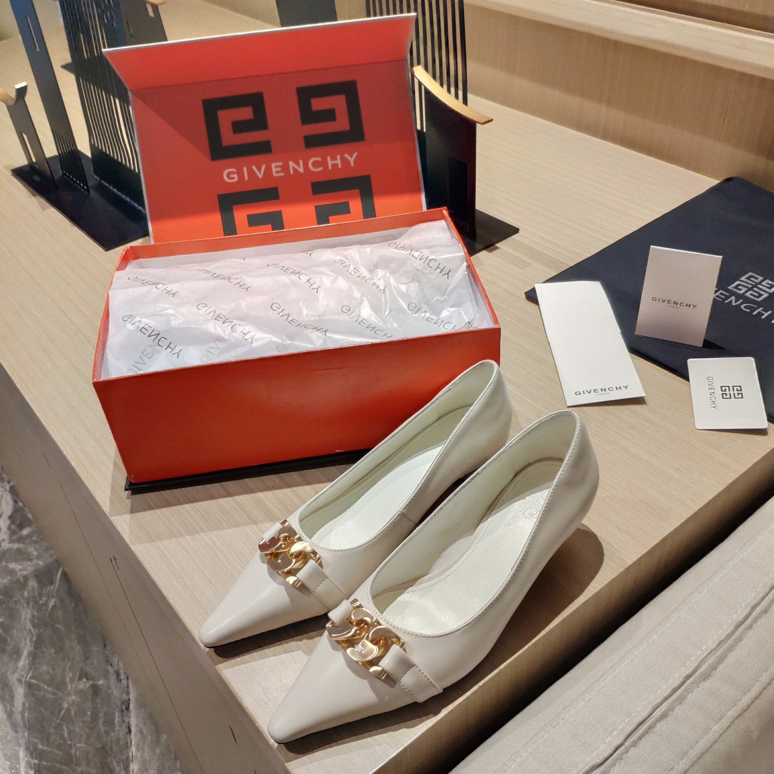 Givenchy 2023 Spring Shoe Collection: Unique Style, Comfortable Feet, Italian Craftsmanship - 图片 1