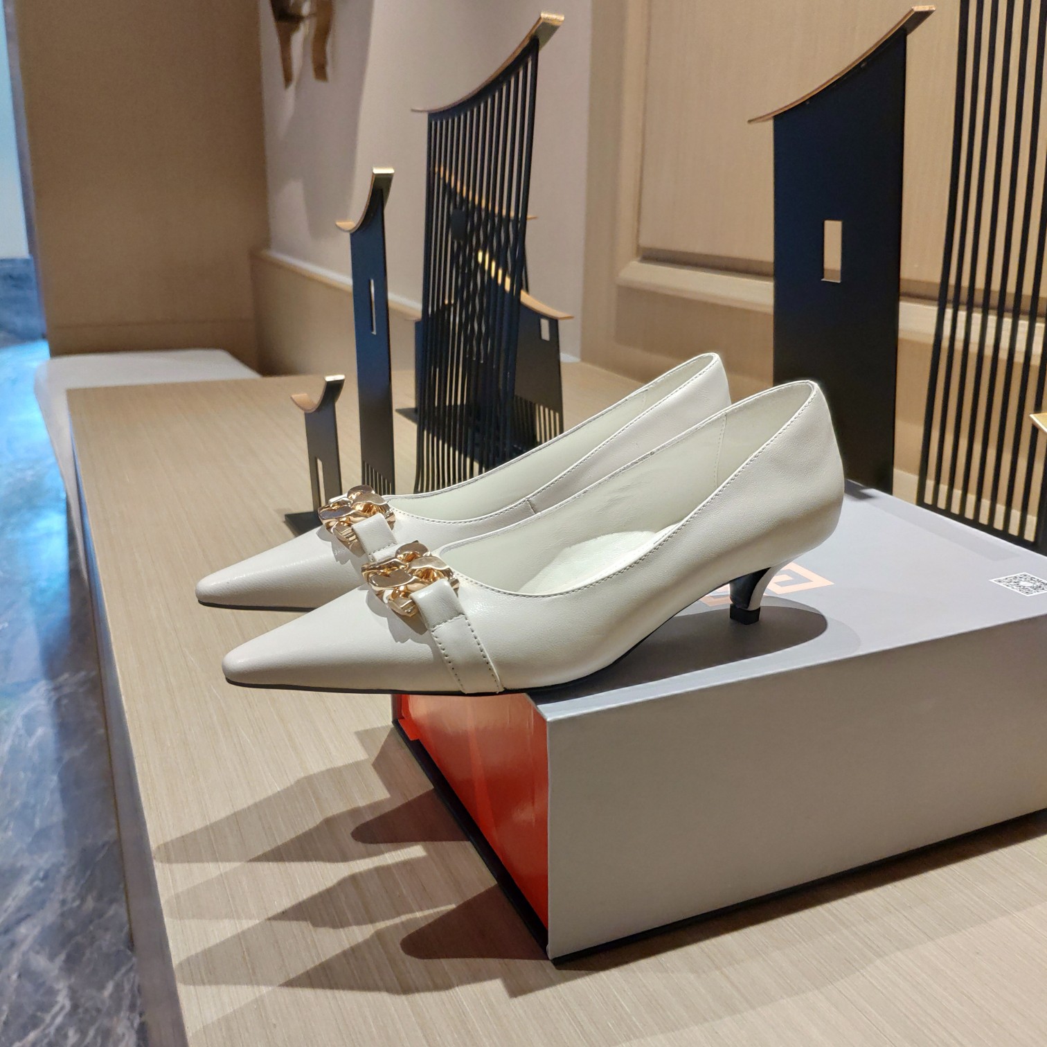 Givenchy 2023 Spring Shoe Collection: Unique Style, Comfortable Feet, Italian Craftsmanship - 图片 4