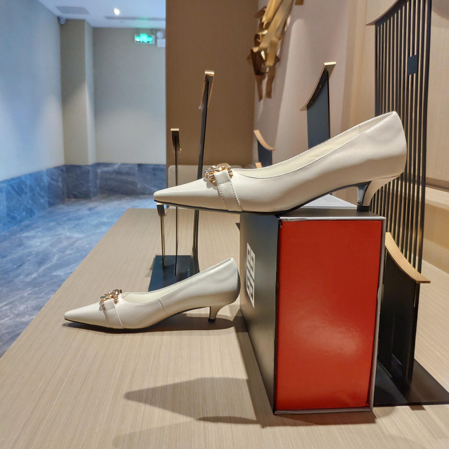 Givenchy 2023 Spring Shoe Collection: Unique Style, Comfortable Feet, Italian Craftsmanship - 图片 7
