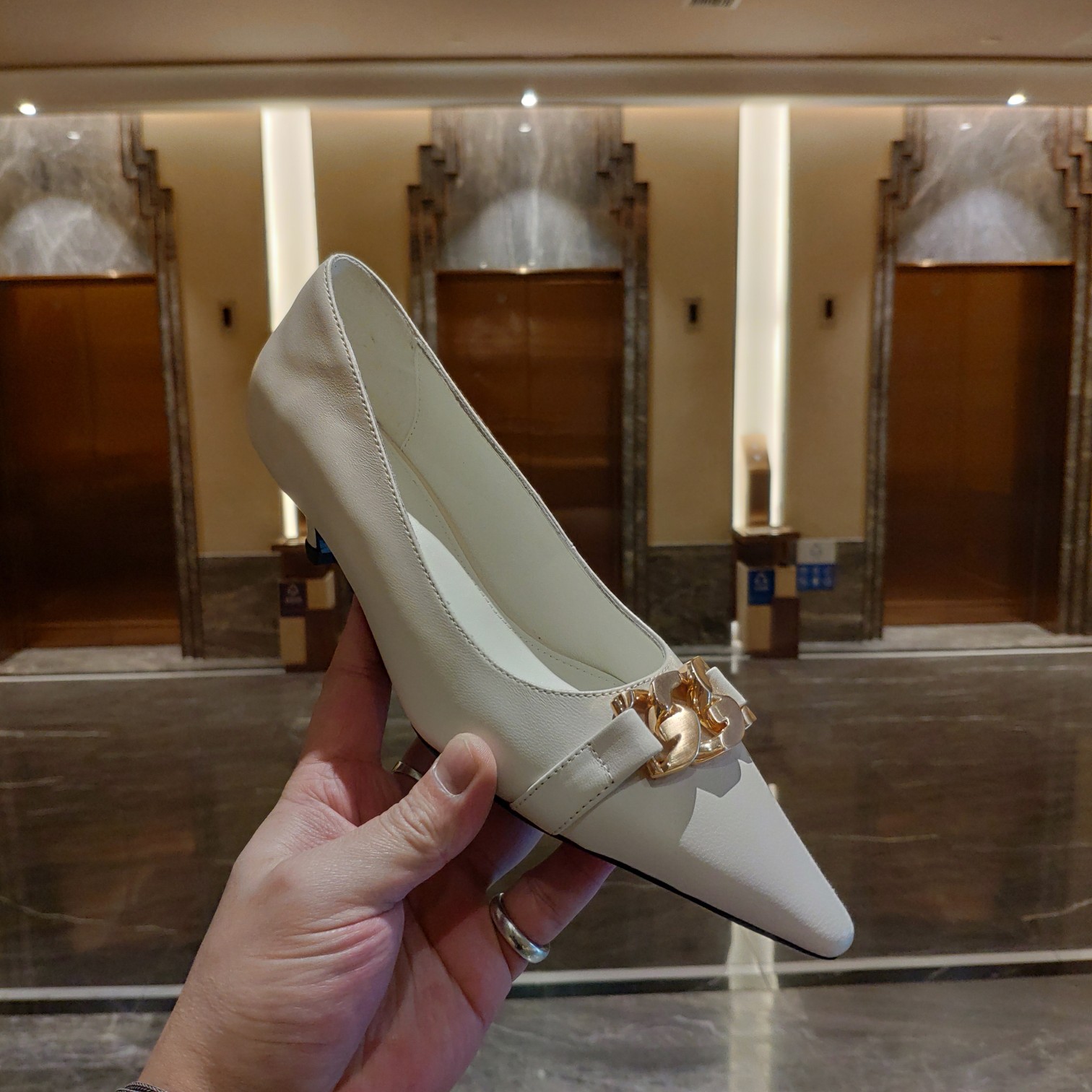 Givenchy 2023 Spring Shoe Collection: Unique Style, Comfortable Feet, Italian Craftsmanship - 图片 9