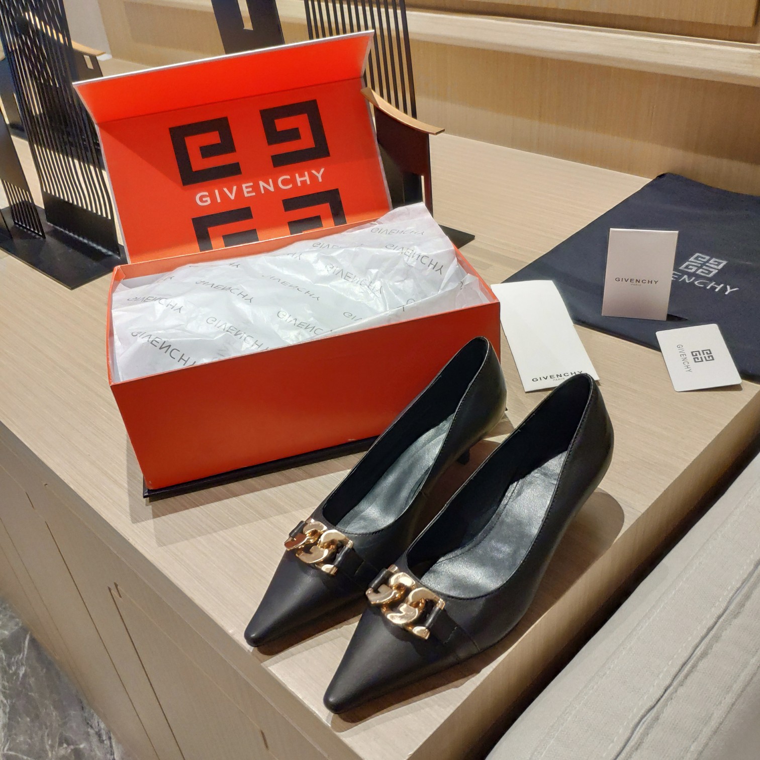 Givenchy 2023 Spring Shoe Collection: Unique Style, Comfortable and Stylish Designs - 图片 1