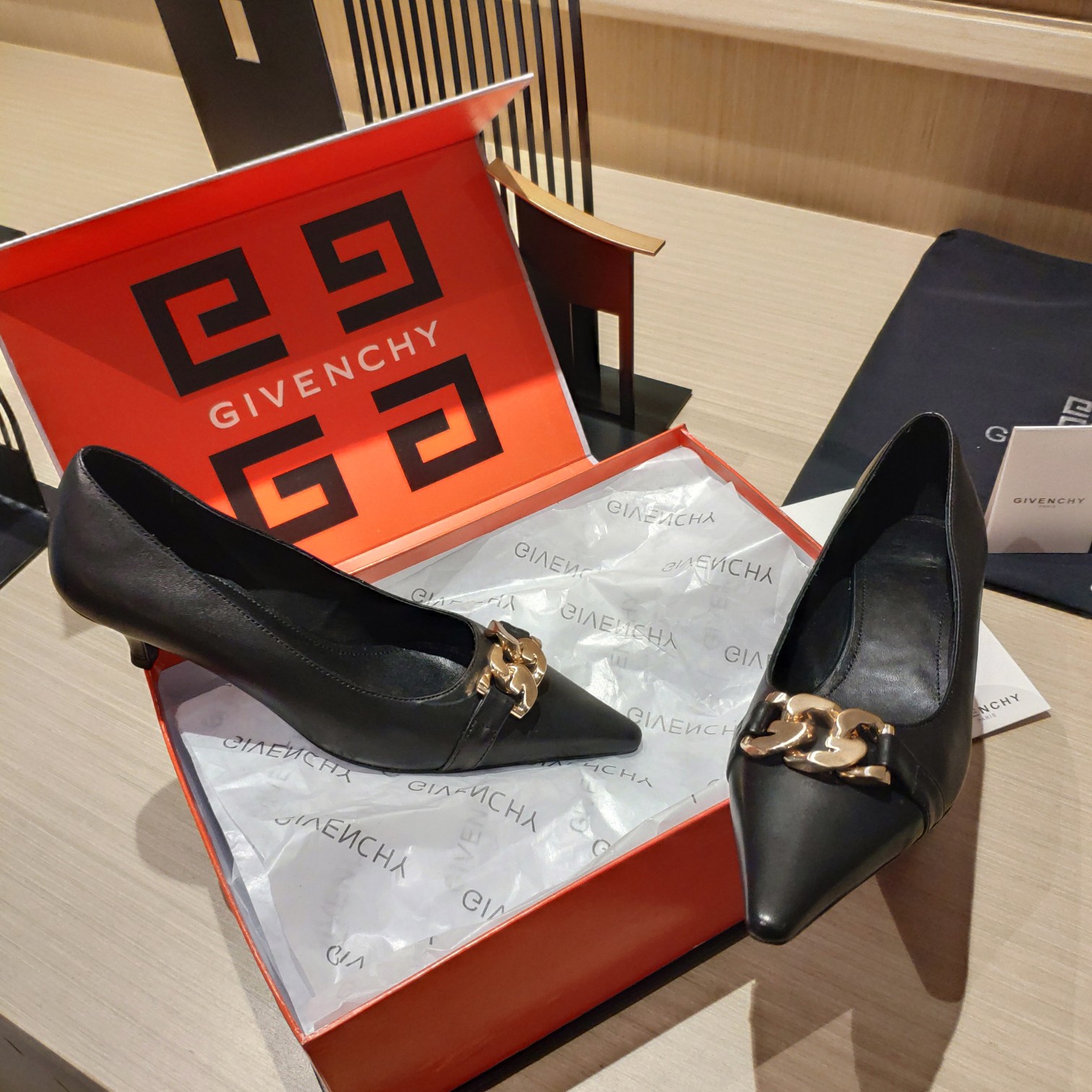 Givenchy 2023 Spring Shoe Collection: Unique Style, Comfortable and Stylish Designs - 图片 2