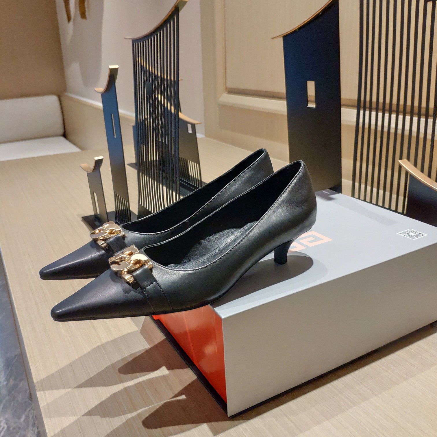Givenchy 2023 Spring Shoe Collection: Unique Style, Comfortable and Stylish Designs - 图片 4