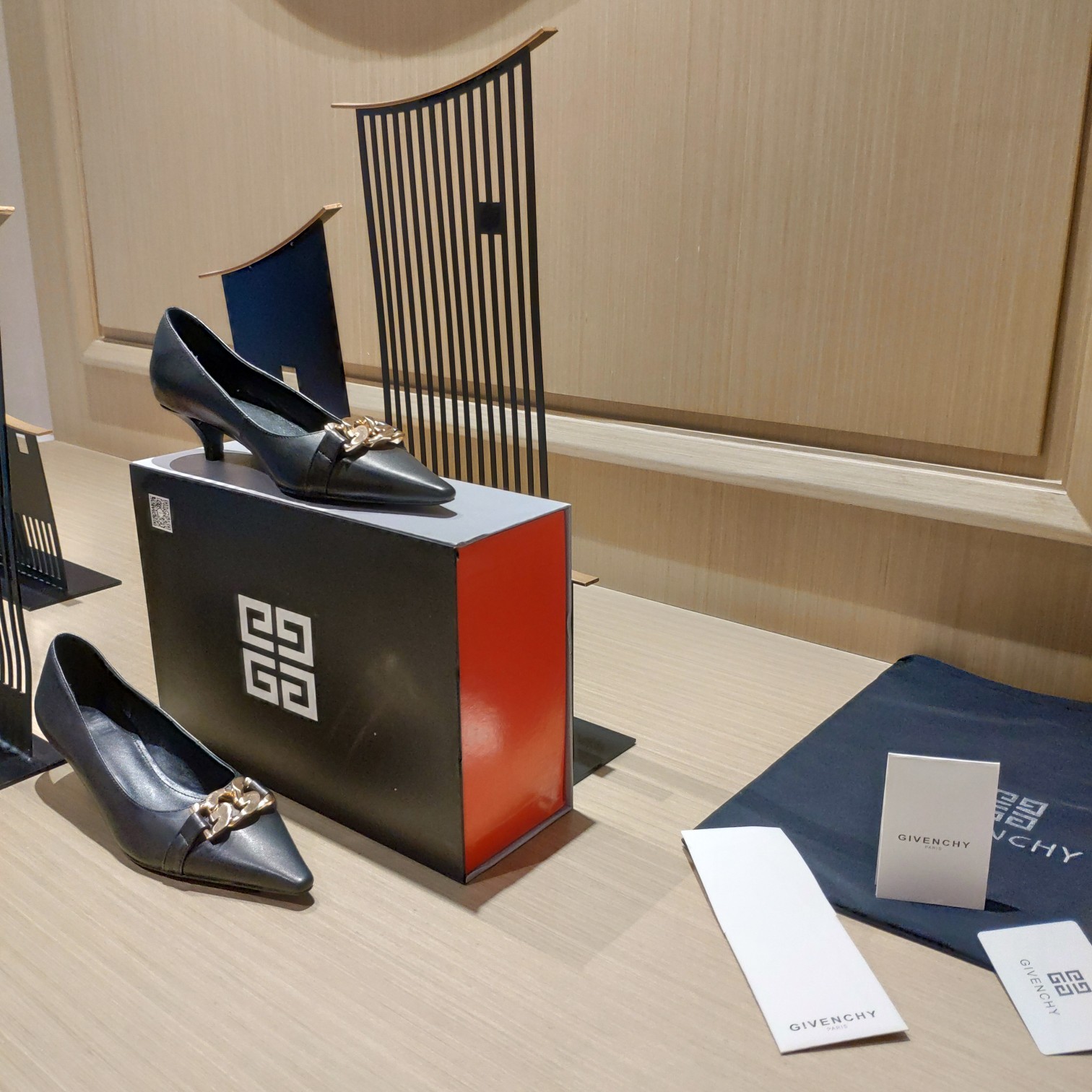 Givenchy 2023 Spring Shoe Collection: Unique Style, Comfortable and Stylish Designs - 图片 5