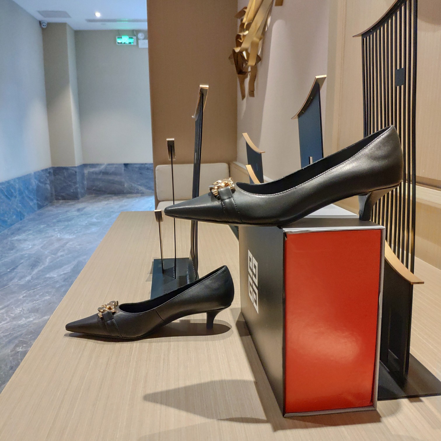 Givenchy 2023 Spring Shoe Collection: Unique Style, Comfortable and Stylish Designs - 图片 6