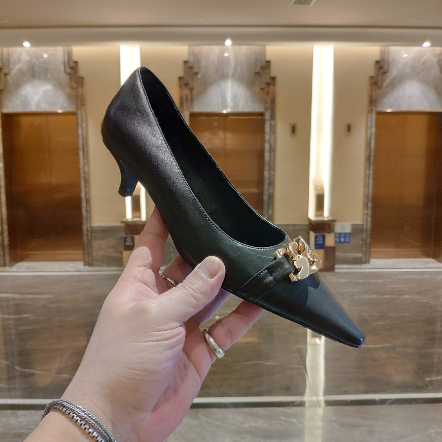 Givenchy 2023 Spring Shoe Collection: Unique Style, Comfortable and Stylish Designs - 图片 8