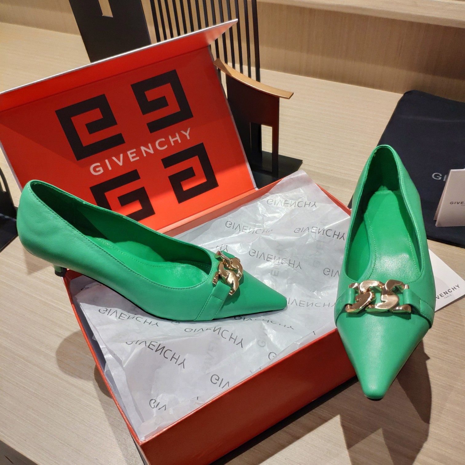 Givenchy 2023 Spring Shoe Collection Overview: Magnetized Packaging, Unique Style, Comfortable Feet - 图片 2