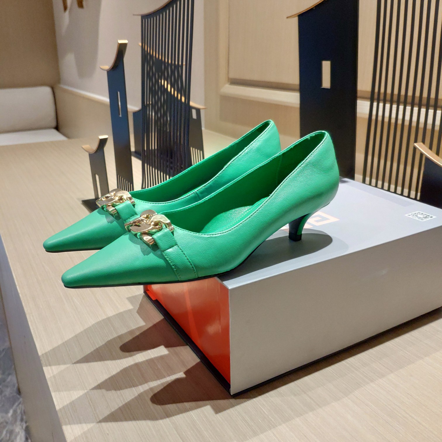 Givenchy 2023 Spring Shoe Collection Overview: Magnetized Packaging, Unique Style, Comfortable Feet - 图片 4