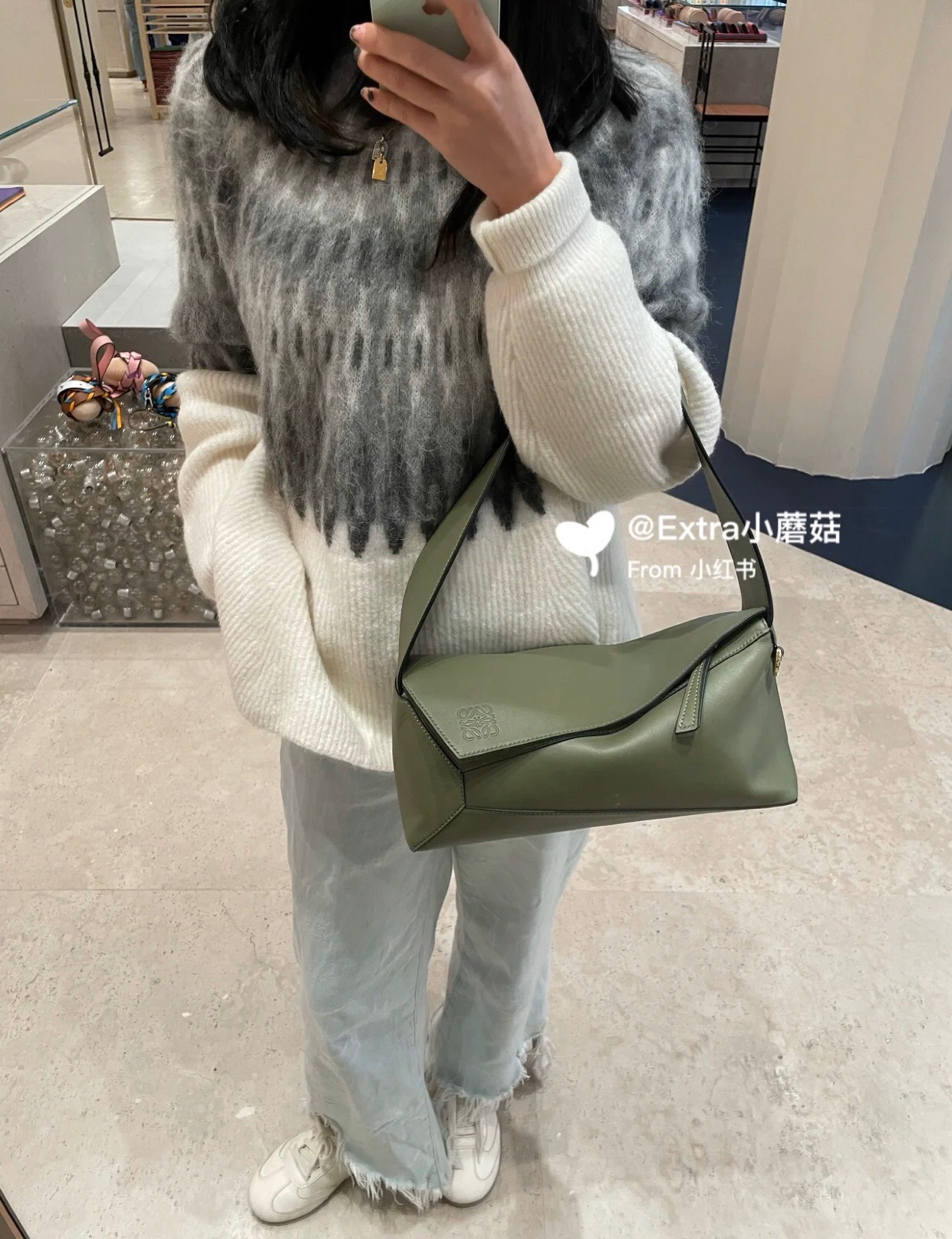 NO:618020,New uzzle Hobo green, upper body pictures of major bloggers!  ,Puzzle Hobo tuck down the bag19860909新款uzzle Hobo 绿色,各大博主上身图！,Puzzle Hobo 掖下包,Bag