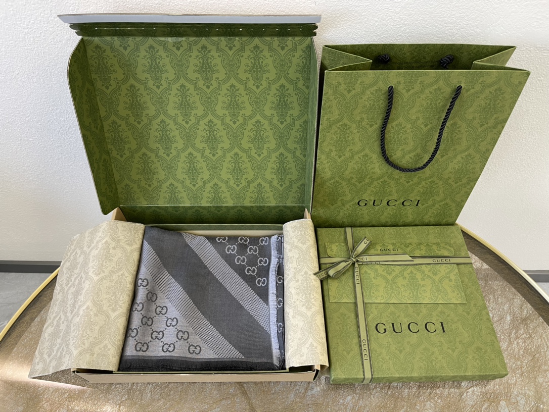 GUCCI古驰丝毛混纺材质围巾
