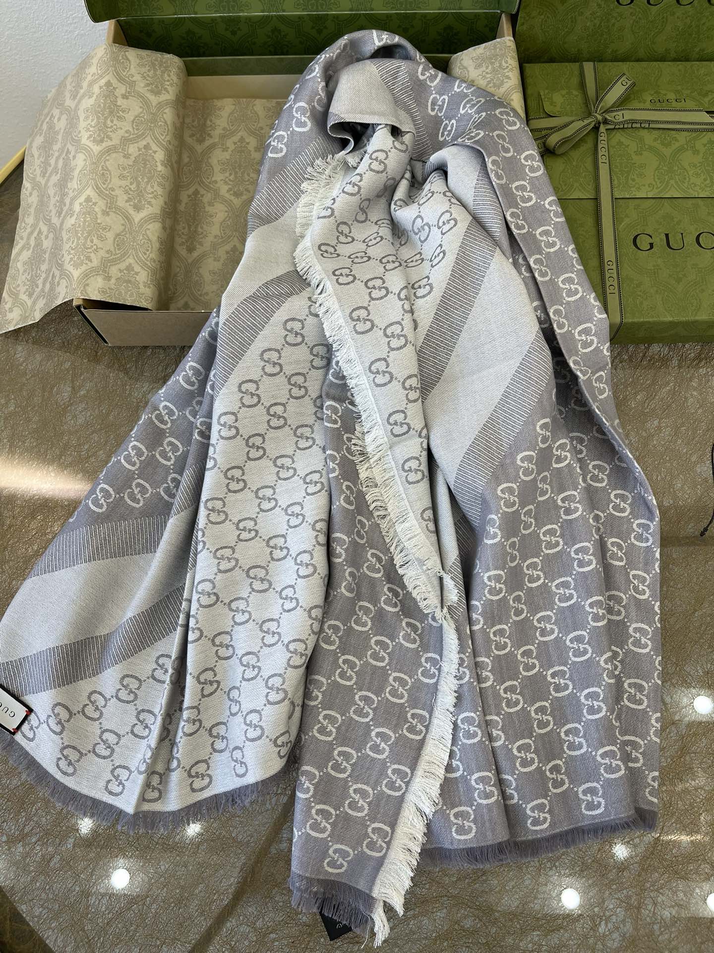 GUCCI古驰丝毛混纺材质围巾