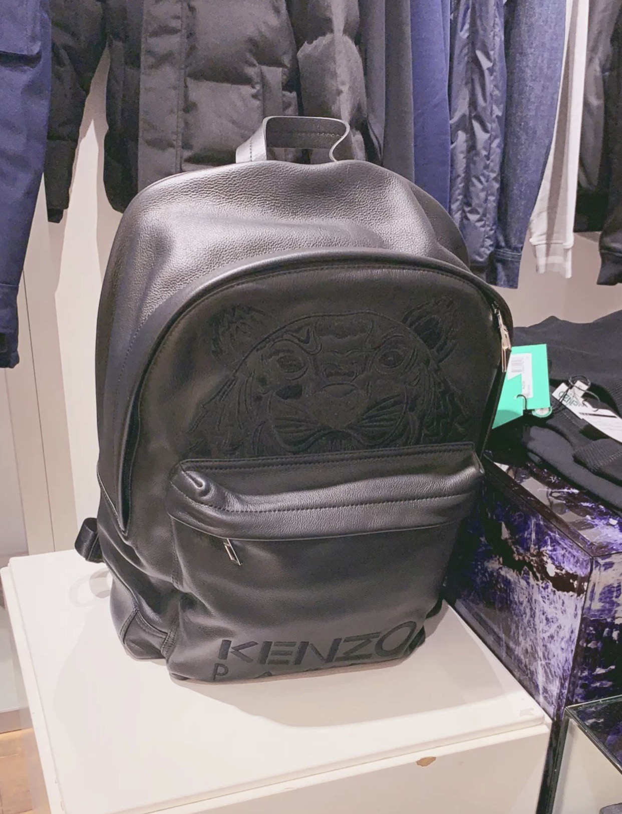 this backpack offers a sleek - Comprehensive 2
