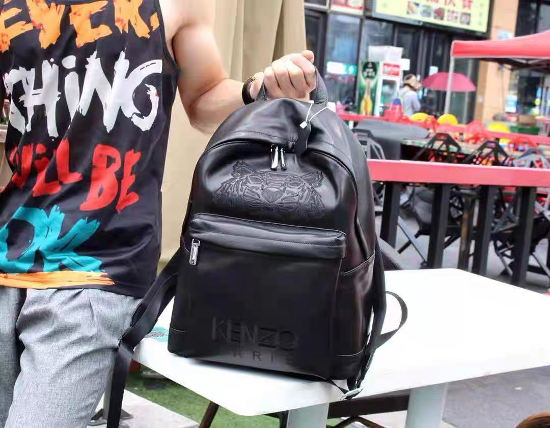 this backpack offers a sleek - Comprehensive 5