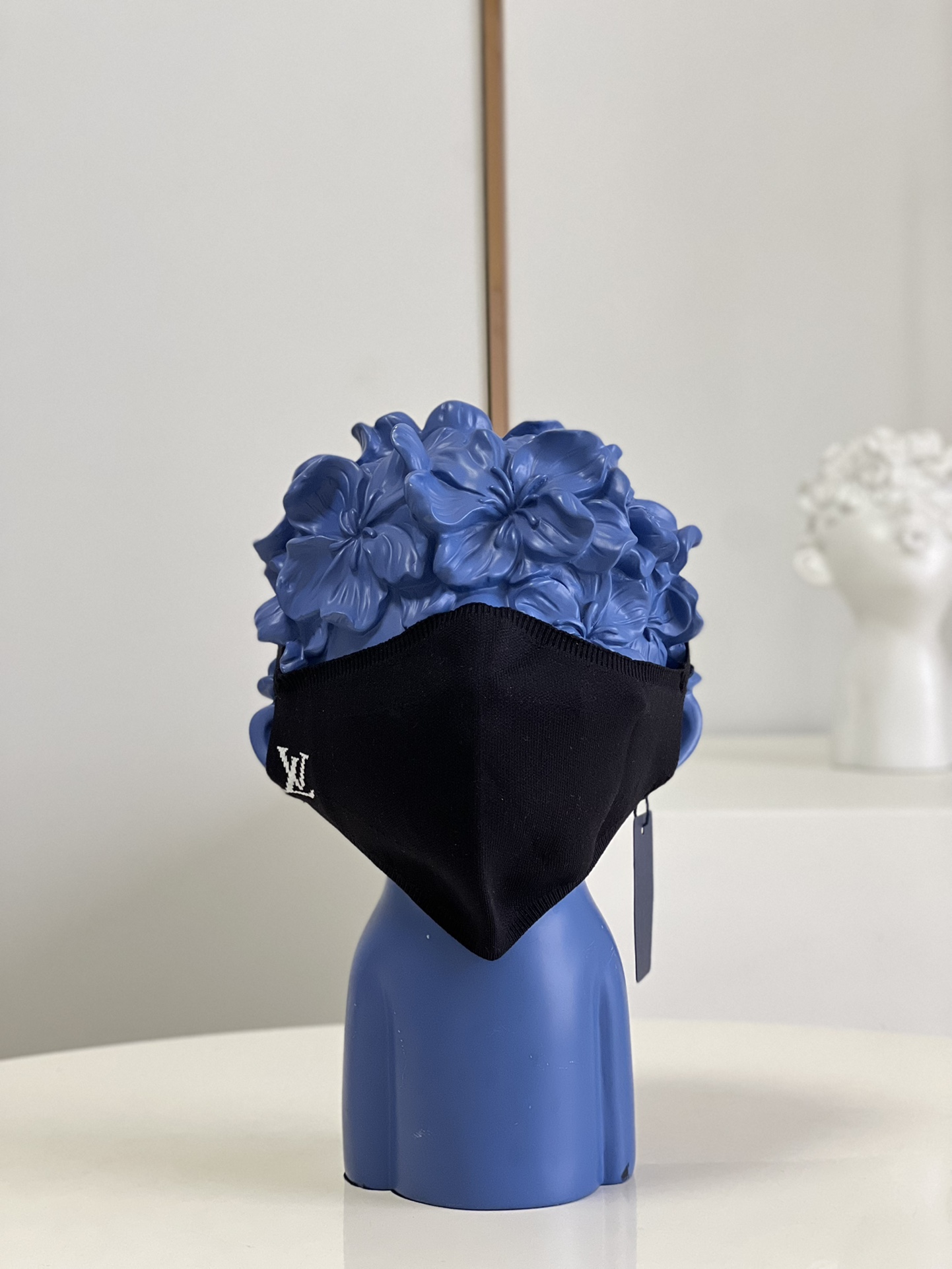 NO:398200,[Exclusive real photo Knitted mask, black] This non-medical knitted mask mask makes Louis Vuitton classic LV logo embellish a corner, cleverly blending practical functions and gorgeous texture, and matches daily wear at will. It can be reused after washing, and comes with an anti-fouling silk storage bag. Detailed features 27 x 15 cm D. Benefit price, LV [original leather], louis vuitton, louis vuitton, real silk19860909【独家实拍 针织面罩 黑色】本款非医用针织口罩面罩令路易威登经典 LV 标识点缀一隅,将实用功能和华美质感巧妙融合,与日常着装随心搭配.可在水洗后重复使用,随附防污真丝收纳包. 详细特征27 x 15 厘米 D.福利价,LV【原厂皮】,louis vuitton,louis vuitton,real silk,Bag