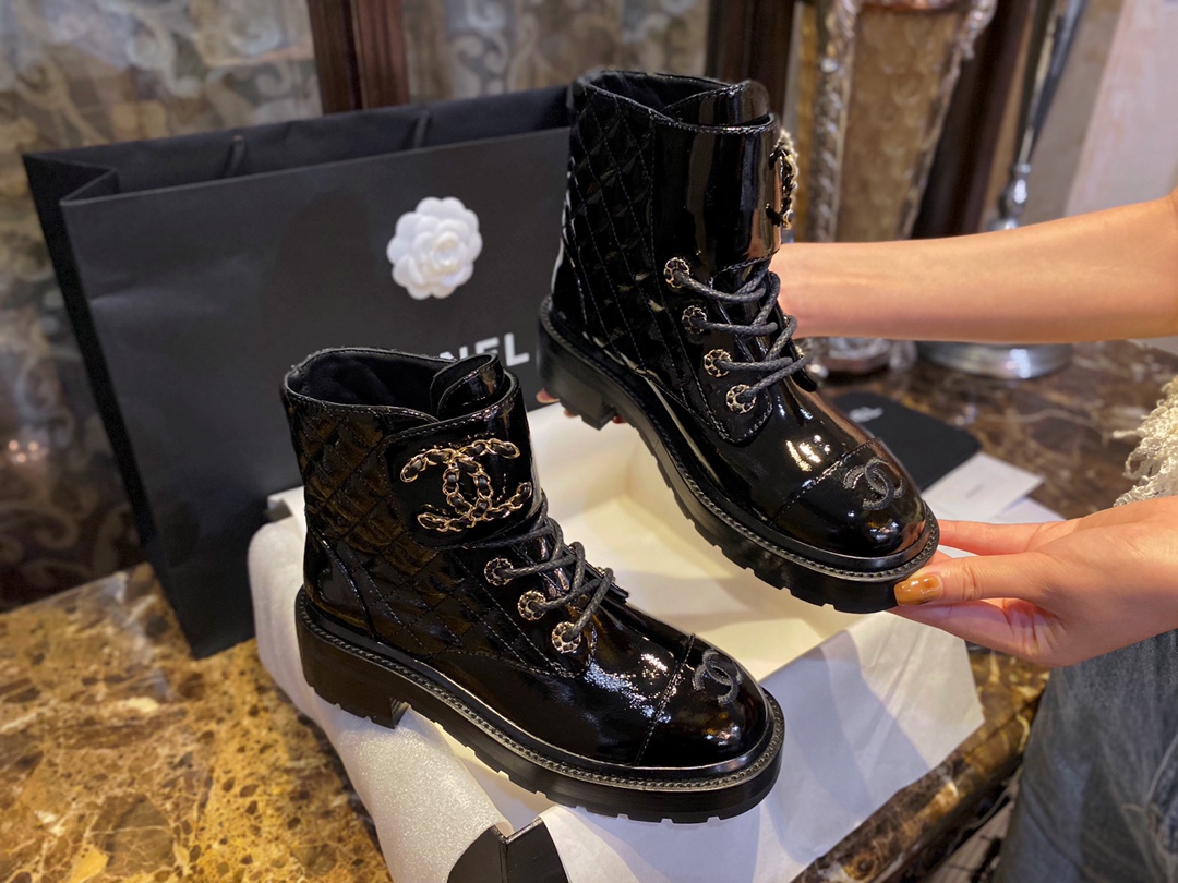 Chanel Botas Martin Couro de vaca