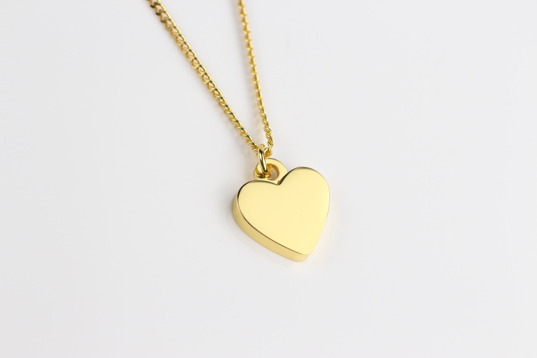 批85
原单货🔹🔹新品 巴黎世家 balenciaga 新款爱心项链🔹专柜一致黄铜材质电镀k金 火爆款出货 设计独特 前卫 美女必