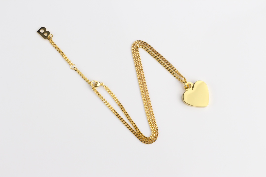 批85
原单货🔹🔹新品 巴黎世家 balenciaga 新款爱心项链🔹专柜一致黄铜材质电镀k金 火爆款出货 设计独特 前卫 美女必