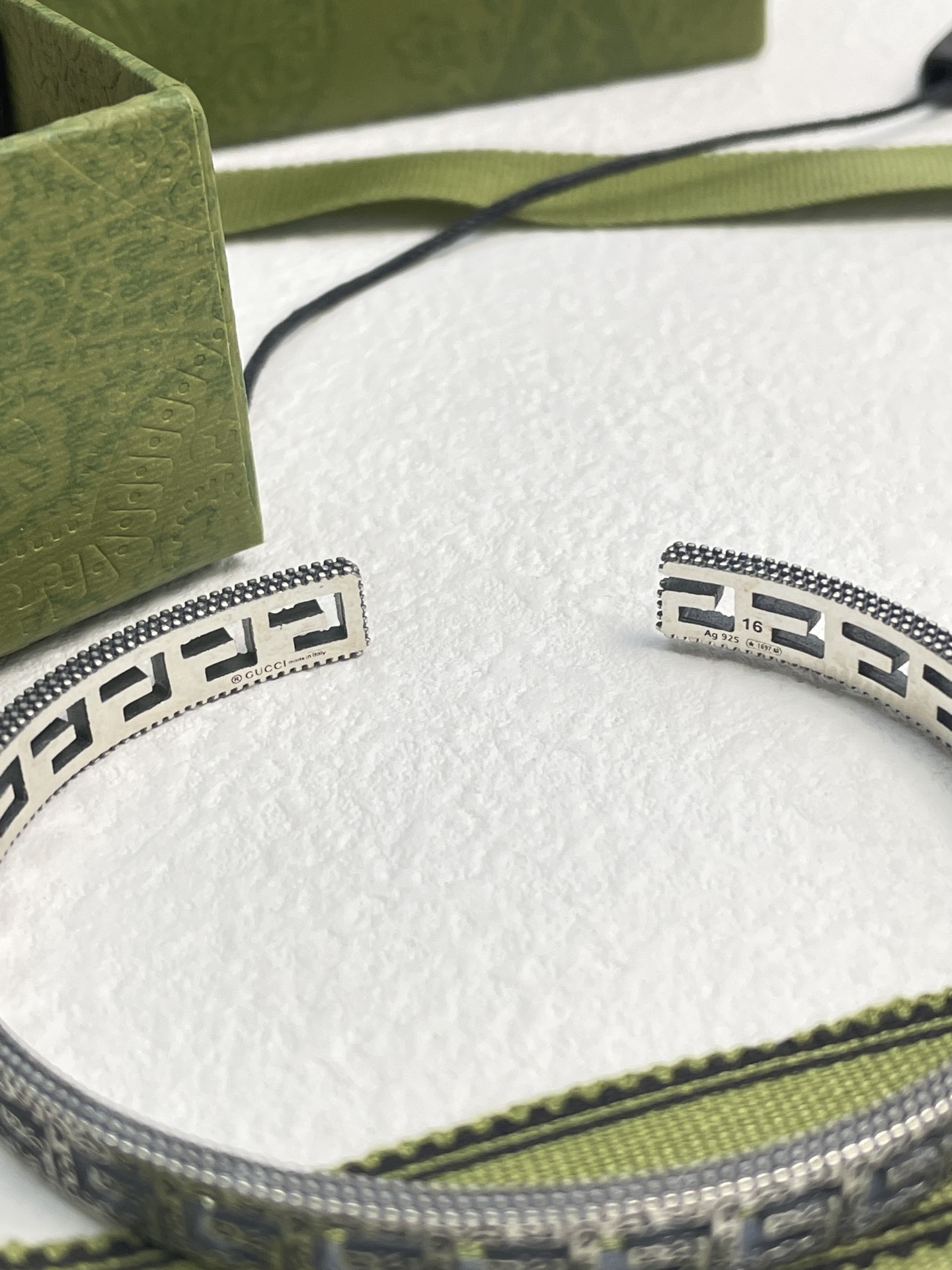 THE 260-YEAR-OLD G**CI SQUARE G-WIDE LOVE BRACELET - 图片 6