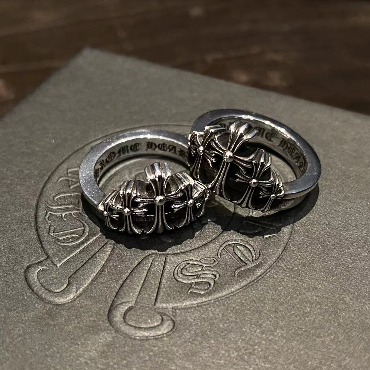 Chrome Hearts 𝐂𝐡𝐫𝐨𝐦𝐞 𝐡𝐞𝐚𝐫𝐭𝐬克罗心 皇冠十字架戒指