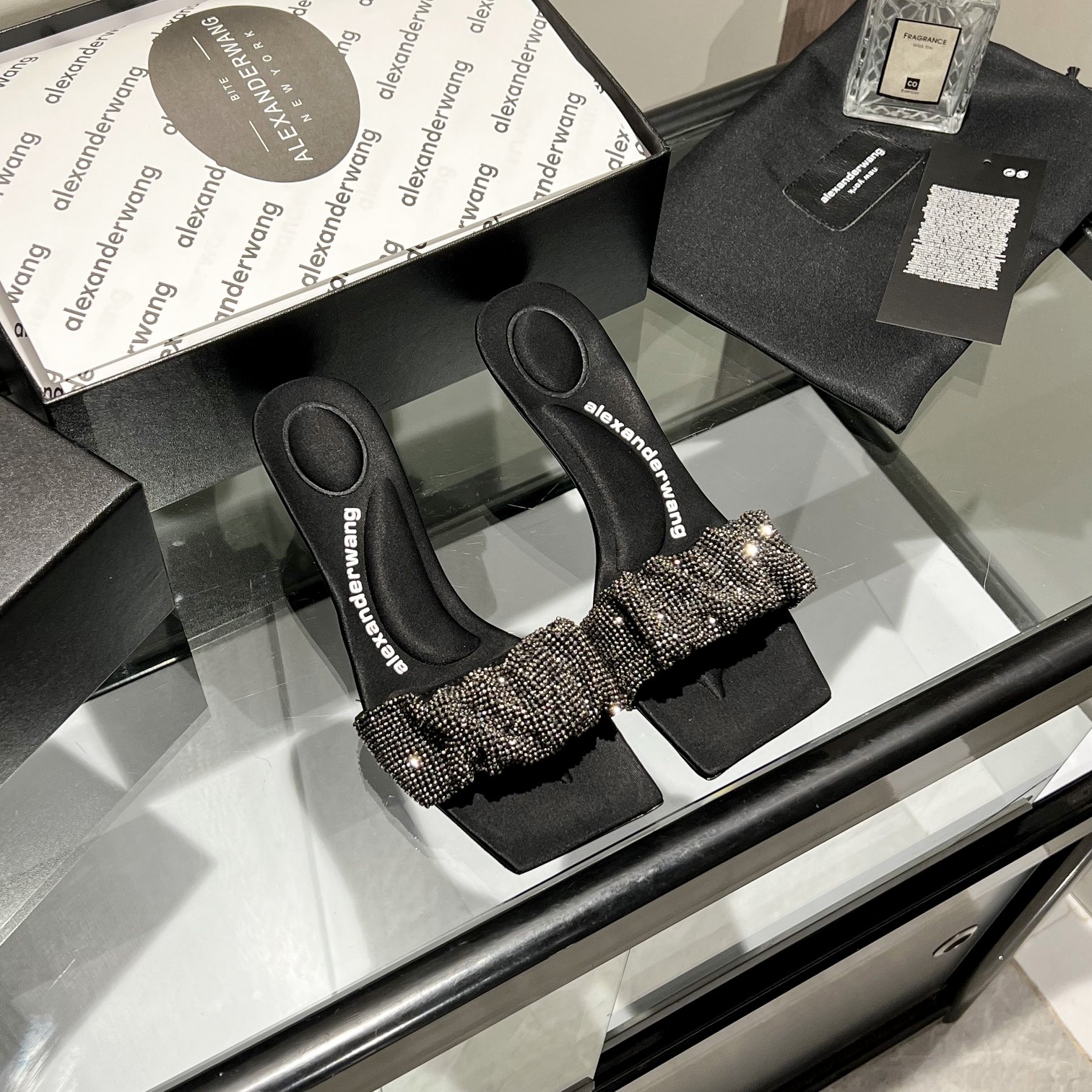 NO:229497,King New style!  Alexander Wang high heels for women, luxury products for women, Alexande* Wang original 1:1 material, concave and convex feel insole with massage, an excellent match with the most fashionable square head   imported copper mesh diamond queen!  Classic design, fashionable and trendy!  A high heel slipper that can run, [hug] [hug] worth owning, cashmere imported on the upper (added imported copper mesh diamond, silver, gun, two colors) inner imported sheepskin footbed imported silk heel height 5.0cm sole original Italian imported dyed leather outsole size 35-39 (34.40, 41, 42.43 can be customized), high heels sandals, alexander wang, sandals, high heels, slippers, sheepskin, silk fabric, Leather soles19860909大王 新款！Alexander Wang亚历山大王高跟鞋女士奢侈品Alexande* Wang原版1:1的材料 凹凸感带按摩的鞋垫 搭配最潮方头 进口铜网钻女王的绝佳搭配！经典设计,时尚又新潮！一款能跑步的高跟拖鞋,[拥抱][拥抱]值得拥有 鞋面进口羊绒（加进口铜网钻,银,枪,两个色） 内里进口羊皮 垫脚进口绸缎 跟高5.0cm 鞋底原版意大利进口透染真皮大底 码数35-39（34.40,41,42.43可定做）,高跟鞋凉鞋,alexander wang,sandals,high heels,slippers,sheepskin,silk fabric,Leather soles,Women's Shoes