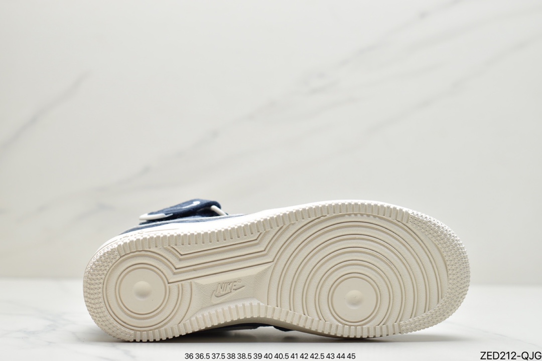 260 耐克Nk Air Force 1’07 Mid 空军一号3M反光中帮休闲板鞋 AA1118-007-莆田鞋,莆田鞋货源,高仿鞋,高仿鞋货源,安福档口,莆田高仿鞋,莆田鞋批发,高仿鞋批发,莆田高仿运动鞋,高仿运动鞋,莆田运动鞋 260 耐克Nk Air Force 1’07 Mid 空军一号3M反光中帮休闲板鞋 AA1118-007