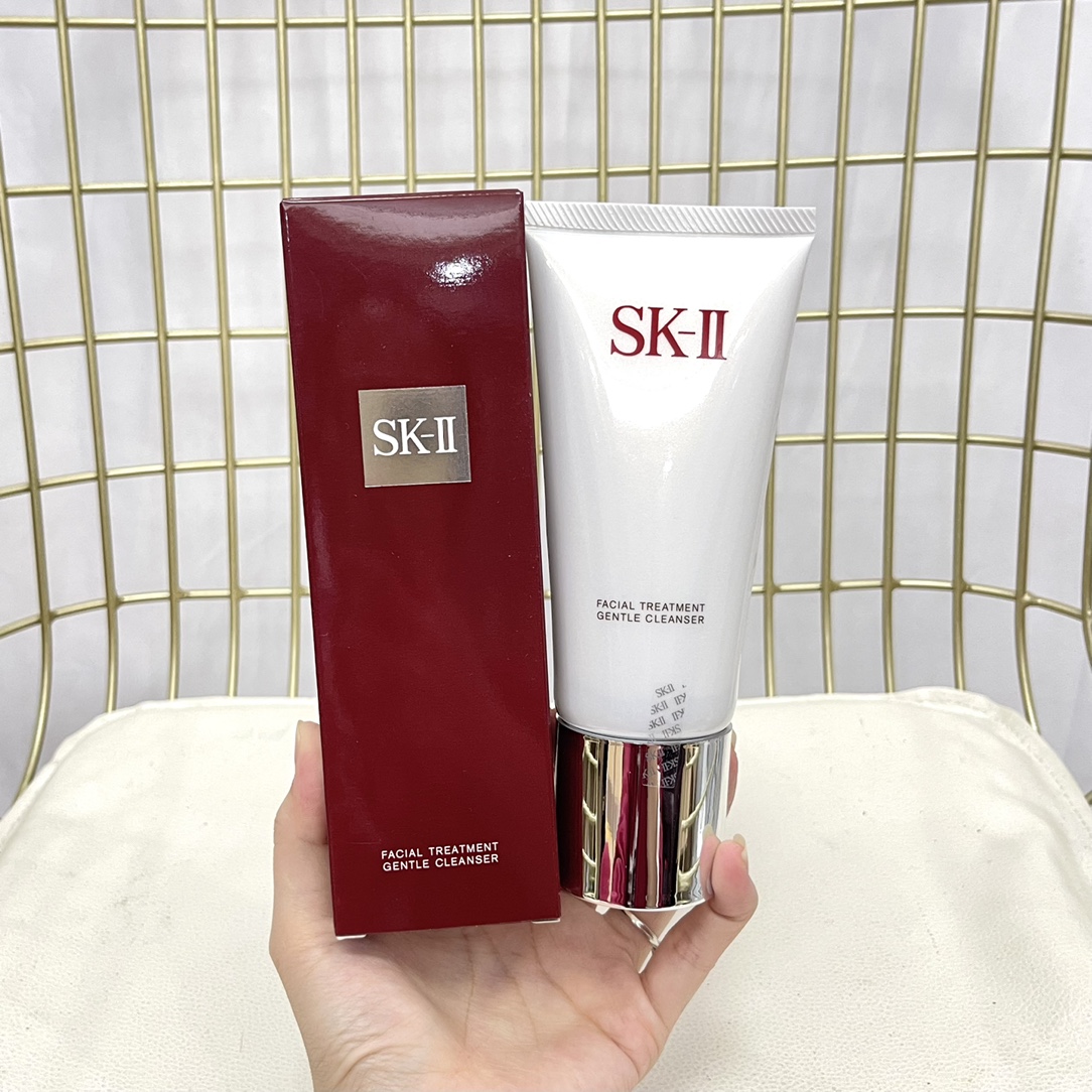 Limpiador facial SK2 120g! Espuma fina, ligero aroma a rosa, muy agradable, no deja sensación pegajosa, se siente limpi…